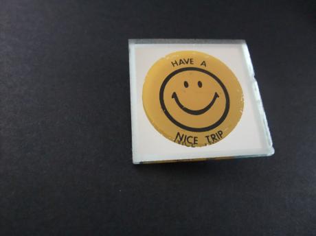 Acid House ( muziekstroming jaren 80) Smiley Have A Nice Trip